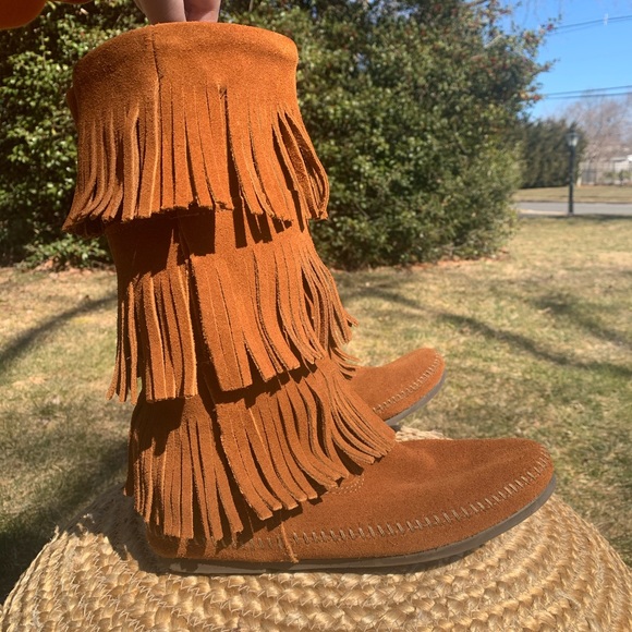 Minnetonka 3 Tier Fringe Boot - Picture 4 of 7